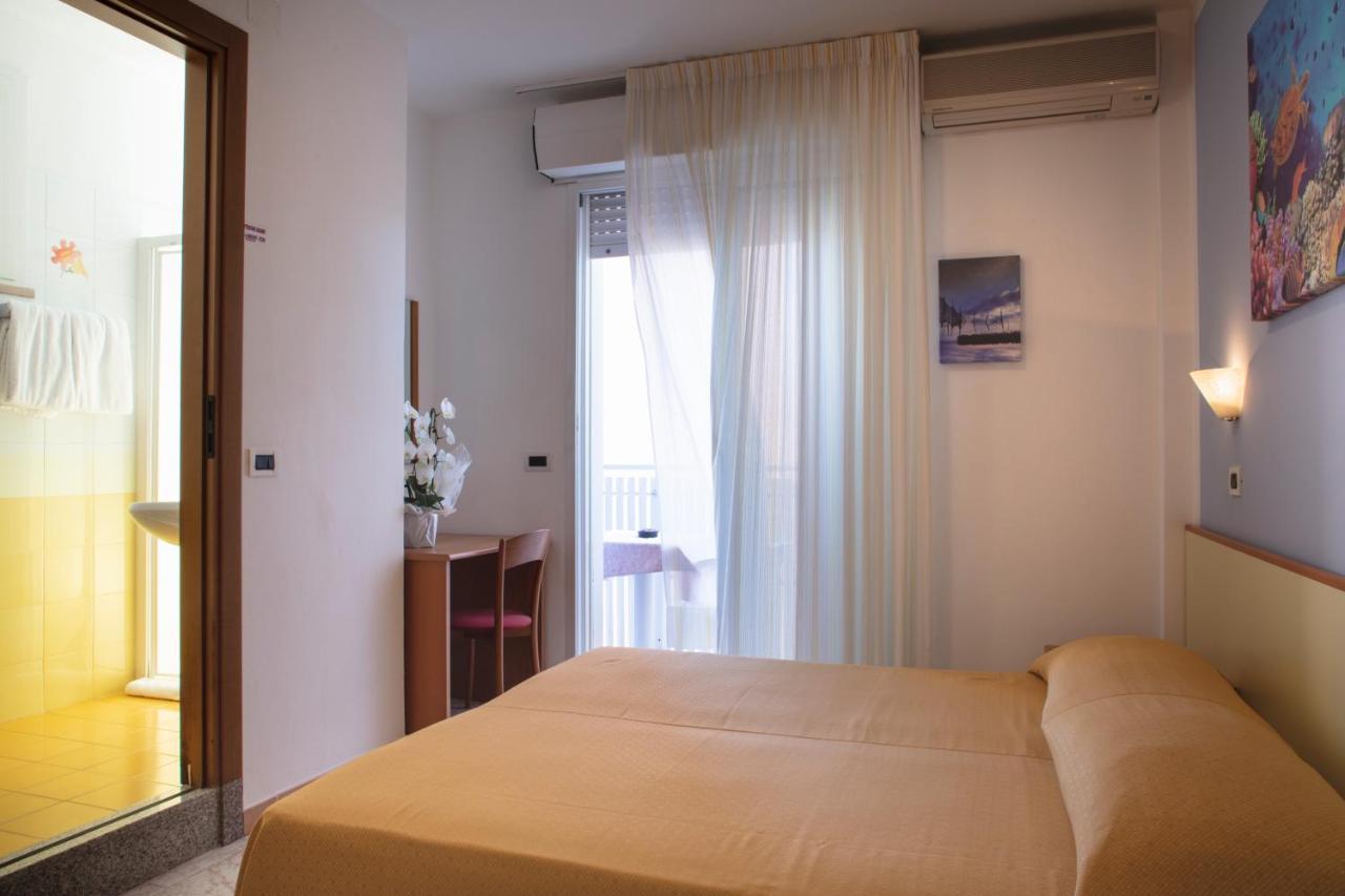 Hotel Pelikan Линяно Сабиадоро Екстериор снимка