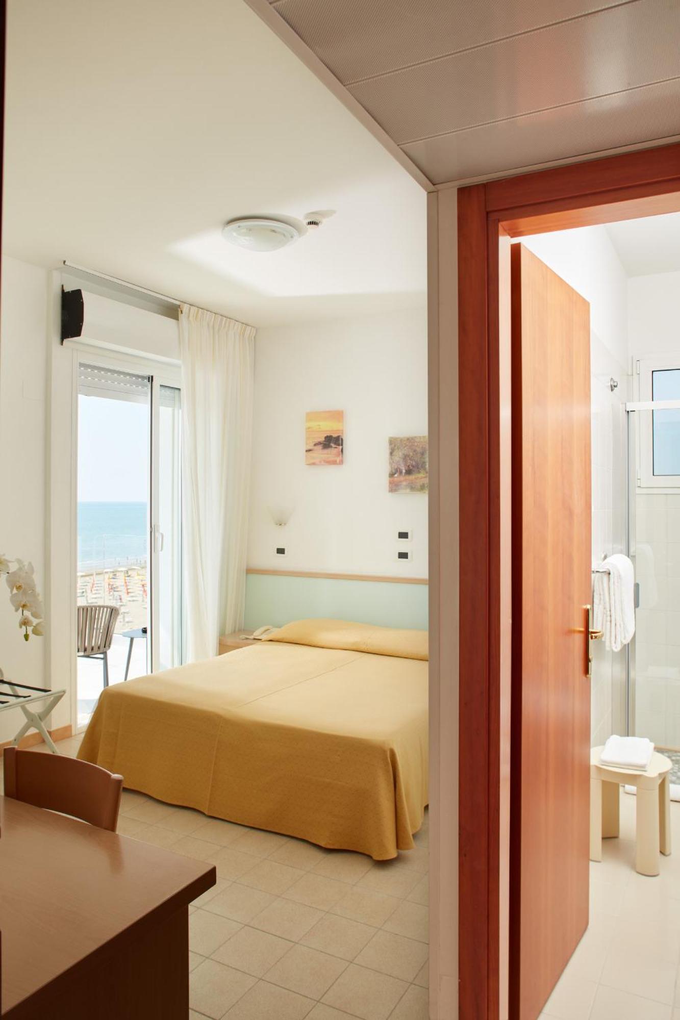 Hotel Pelikan Линяно Сабиадоро Екстериор снимка