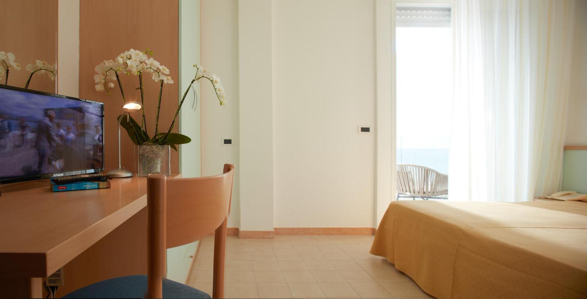 Hotel Pelikan Линяно Сабиадоро Екстериор снимка