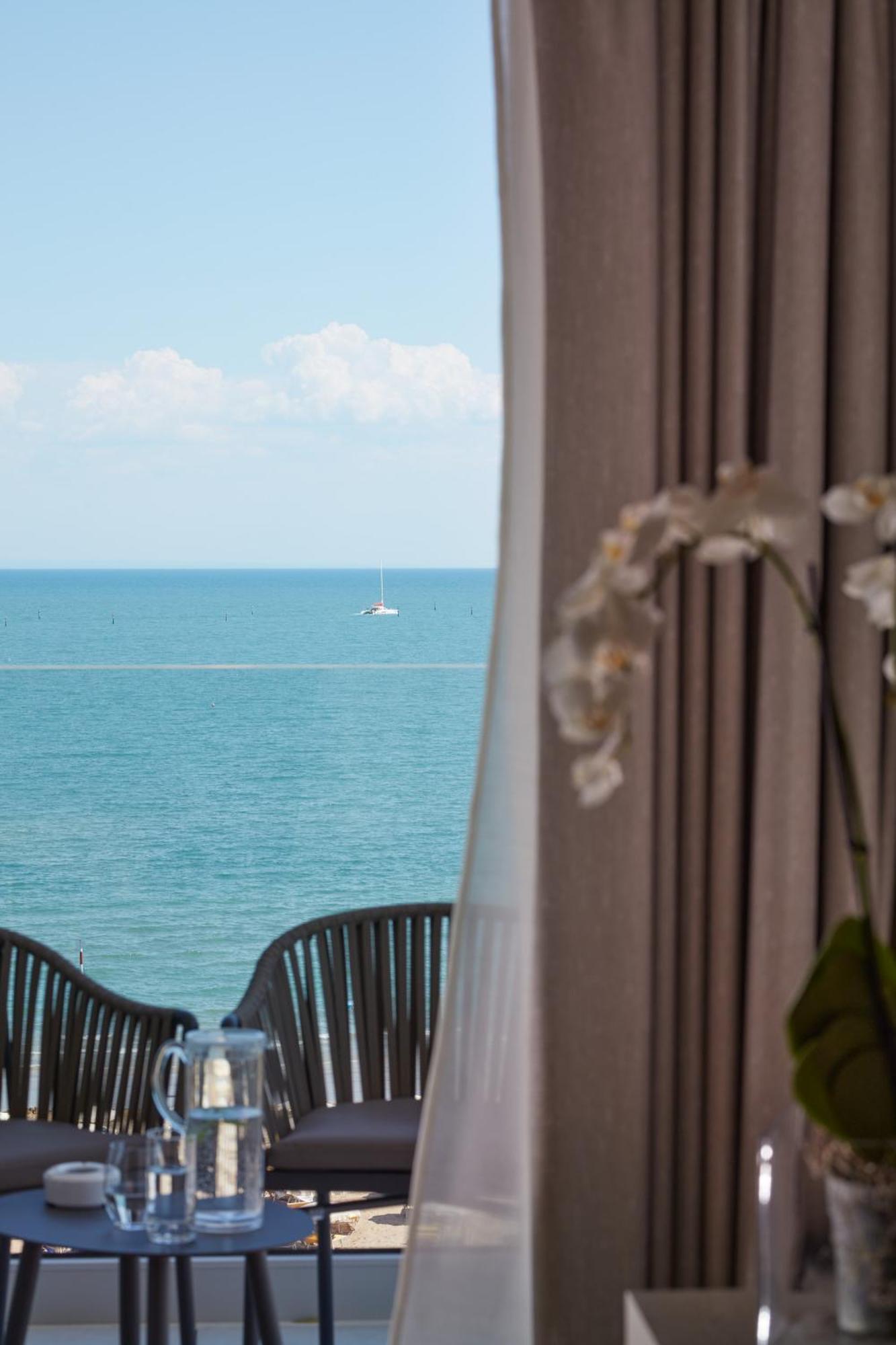 Hotel Pelikan Линяно Сабиадоро Екстериор снимка
