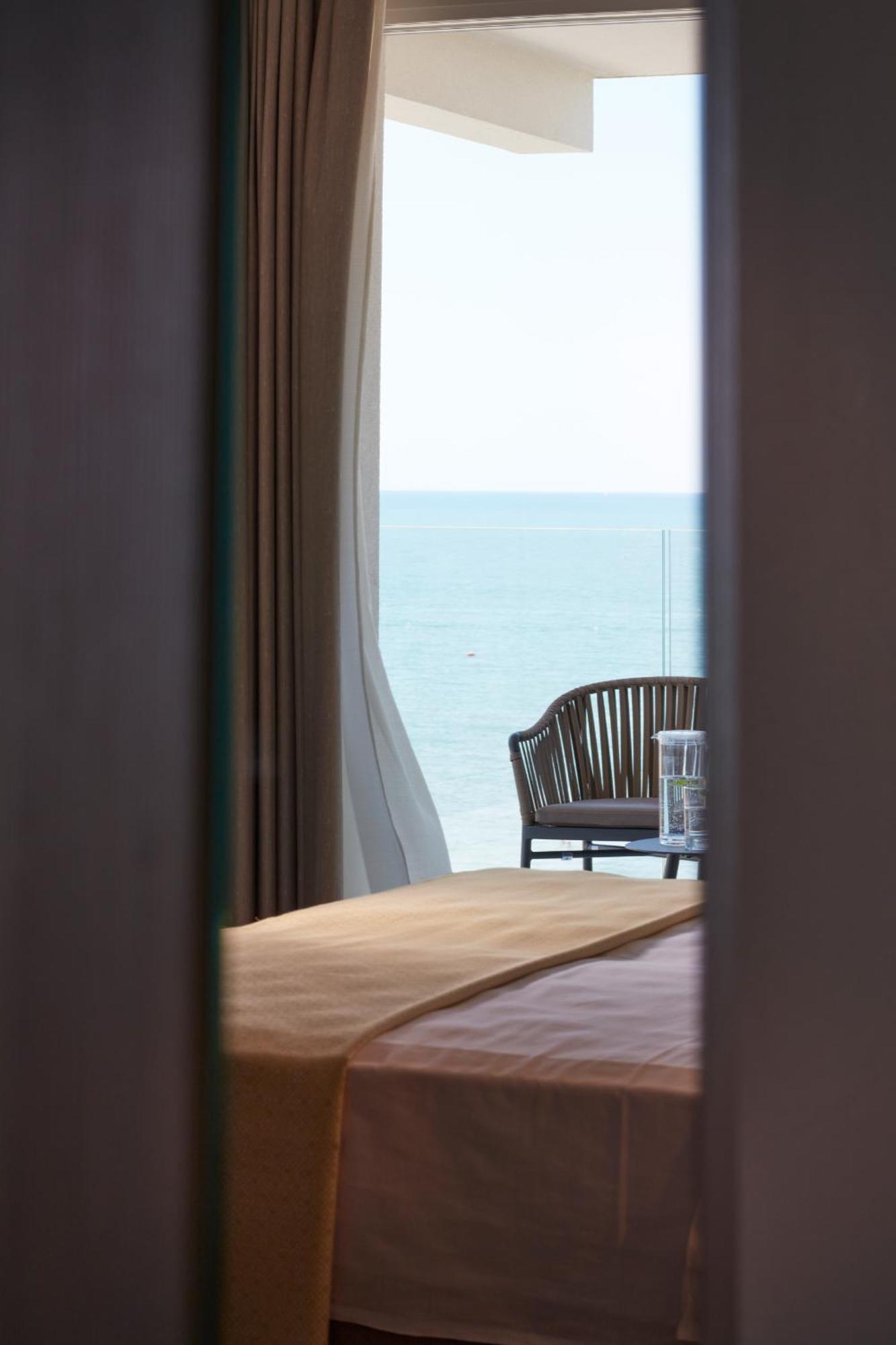 Hotel Pelikan Линяно Сабиадоро Екстериор снимка