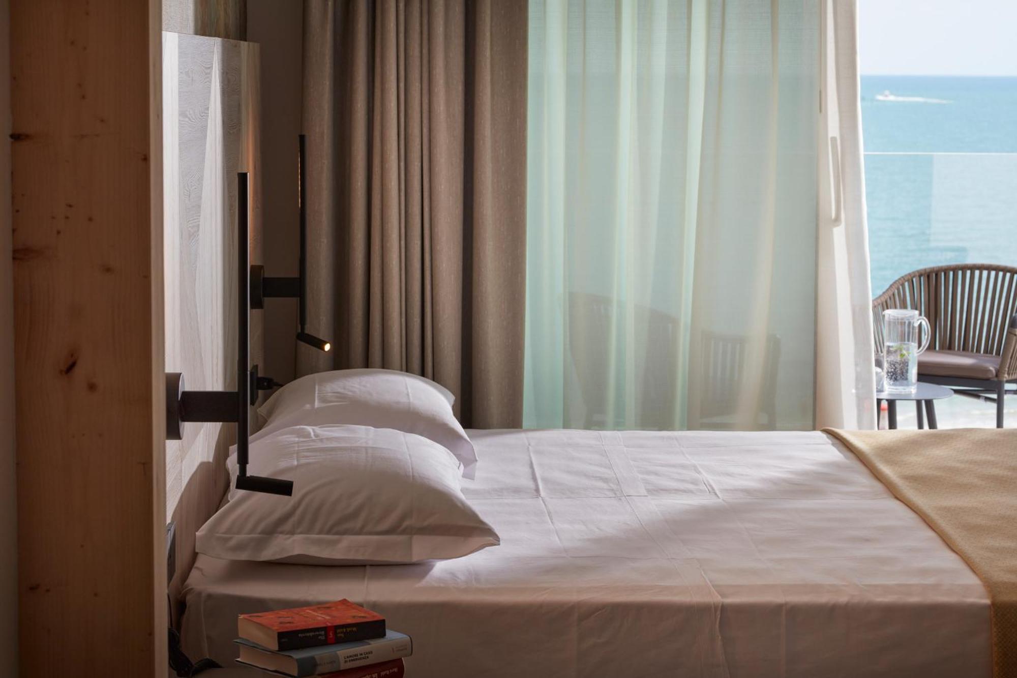 Hotel Pelikan Линяно Сабиадоро Екстериор снимка