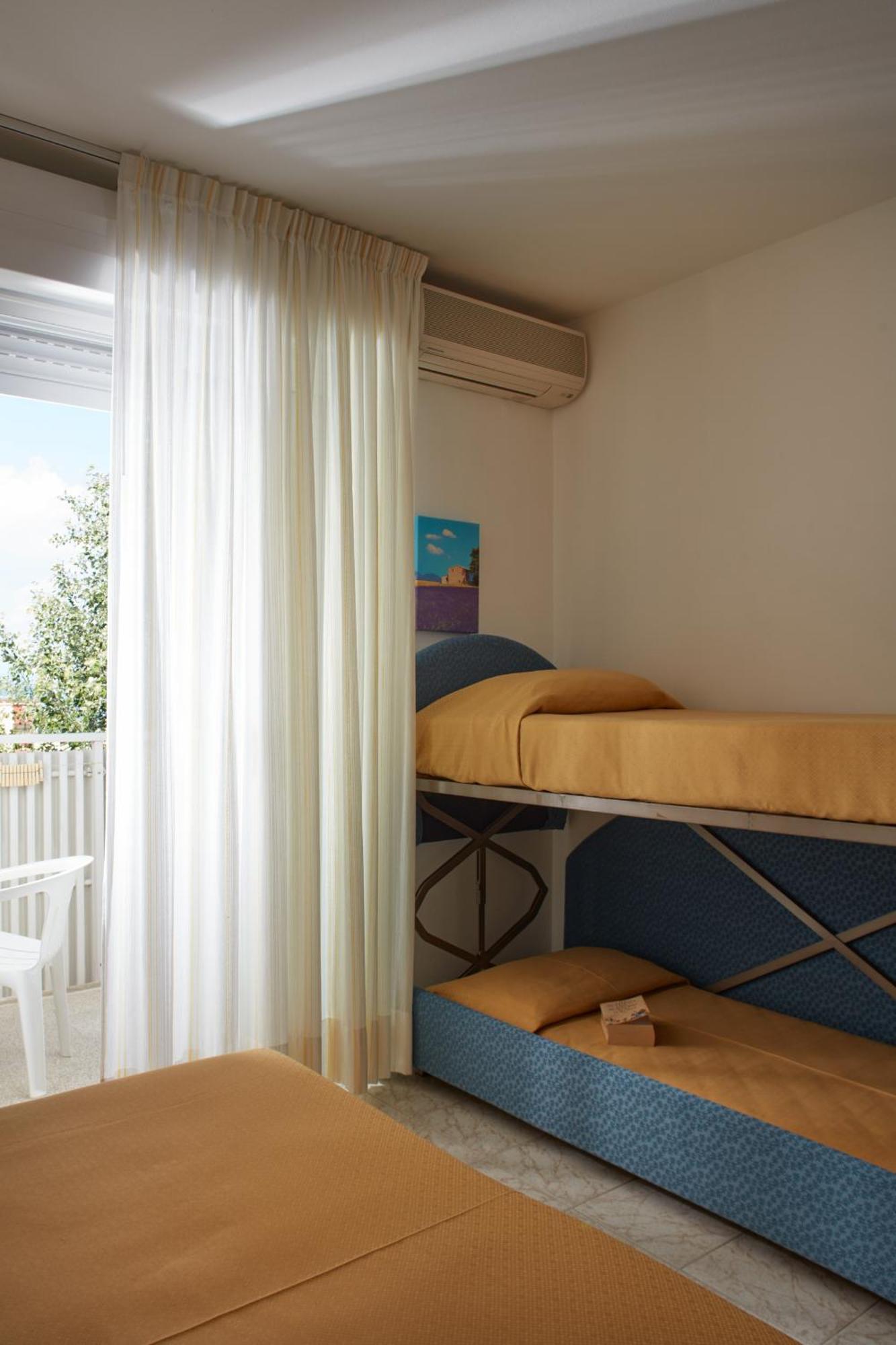 Hotel Pelikan Линяно Сабиадоро Екстериор снимка