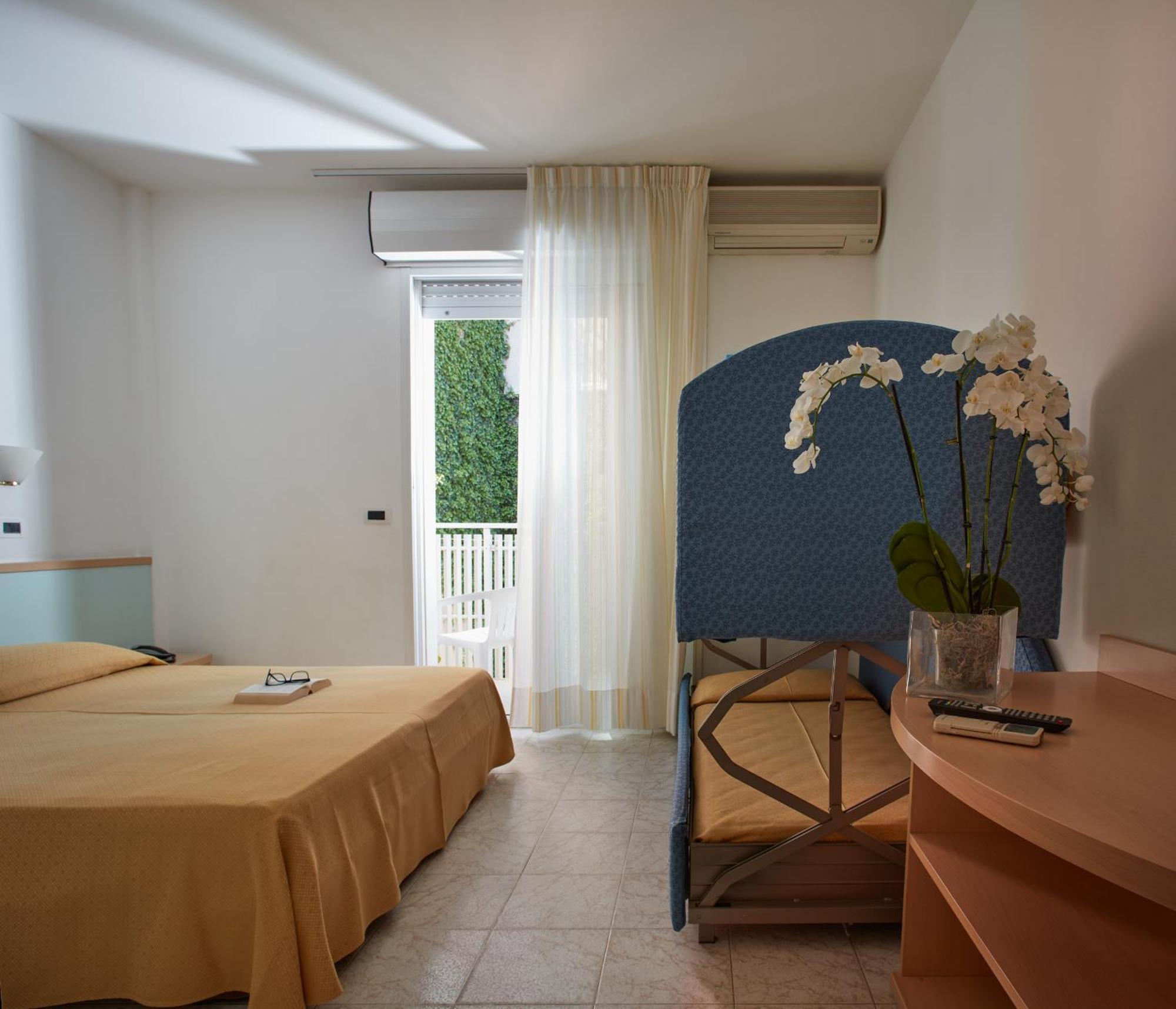 Hotel Pelikan Линяно Сабиадоро Екстериор снимка