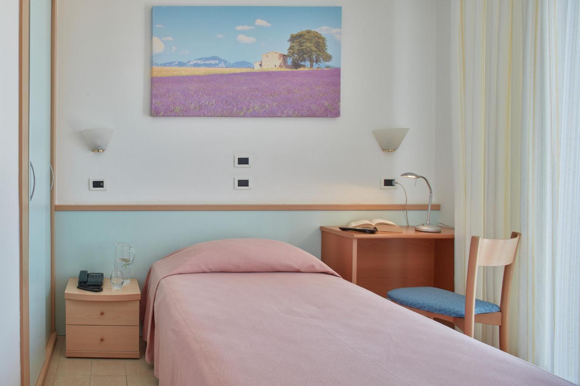 Hotel Pelikan Линяно Сабиадоро Екстериор снимка