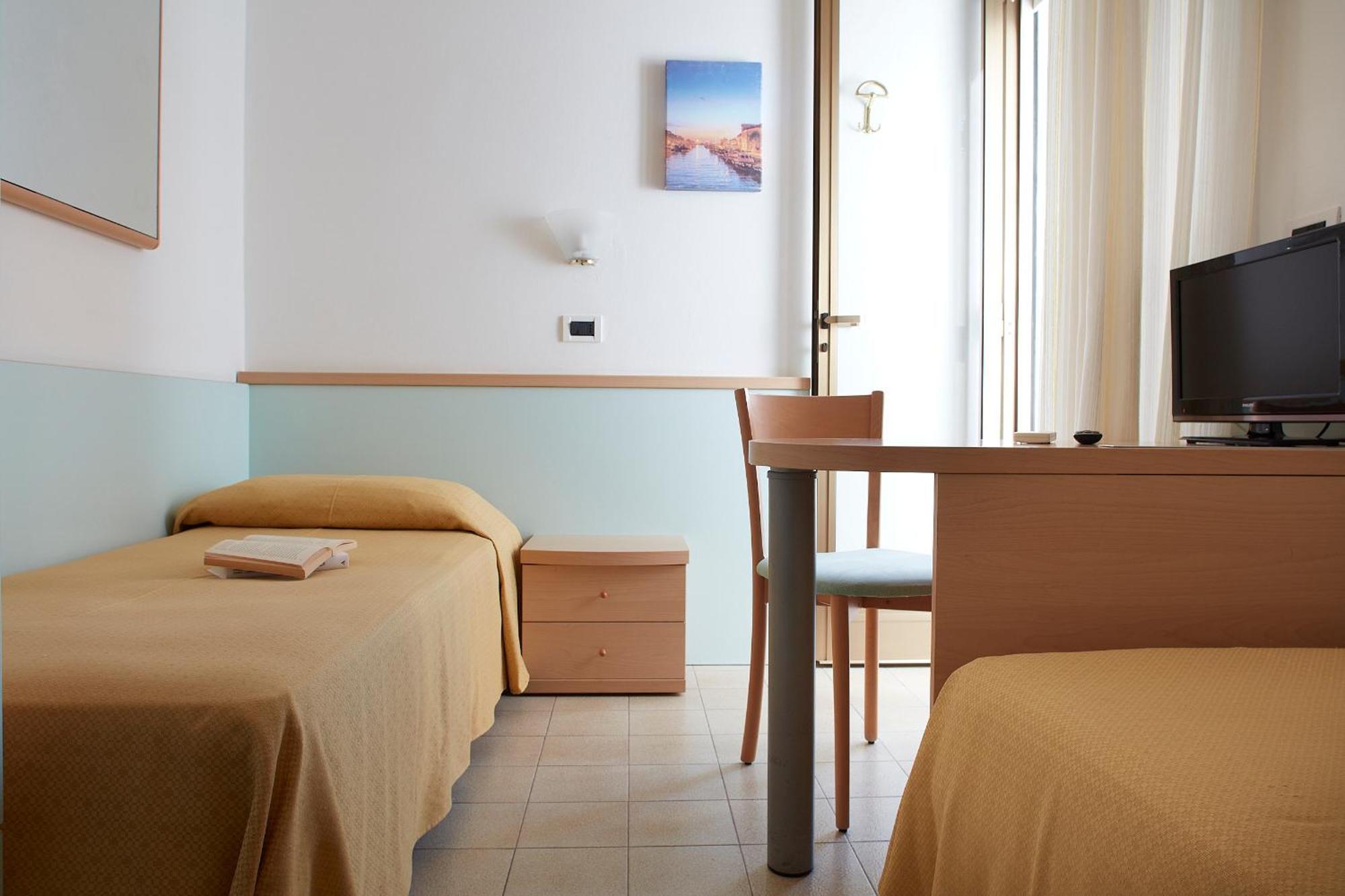 Hotel Pelikan Линяно Сабиадоро Екстериор снимка