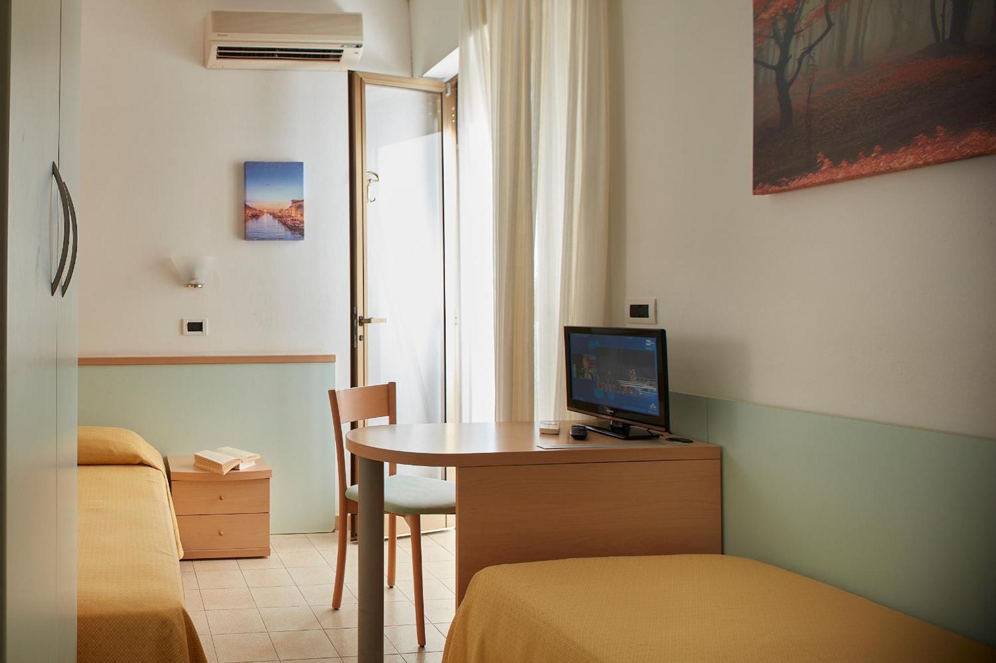 Hotel Pelikan Линяно Сабиадоро Екстериор снимка