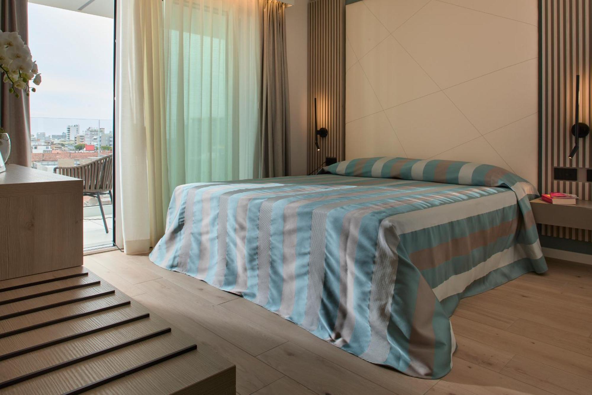 Hotel Pelikan Линяно Сабиадоро Екстериор снимка