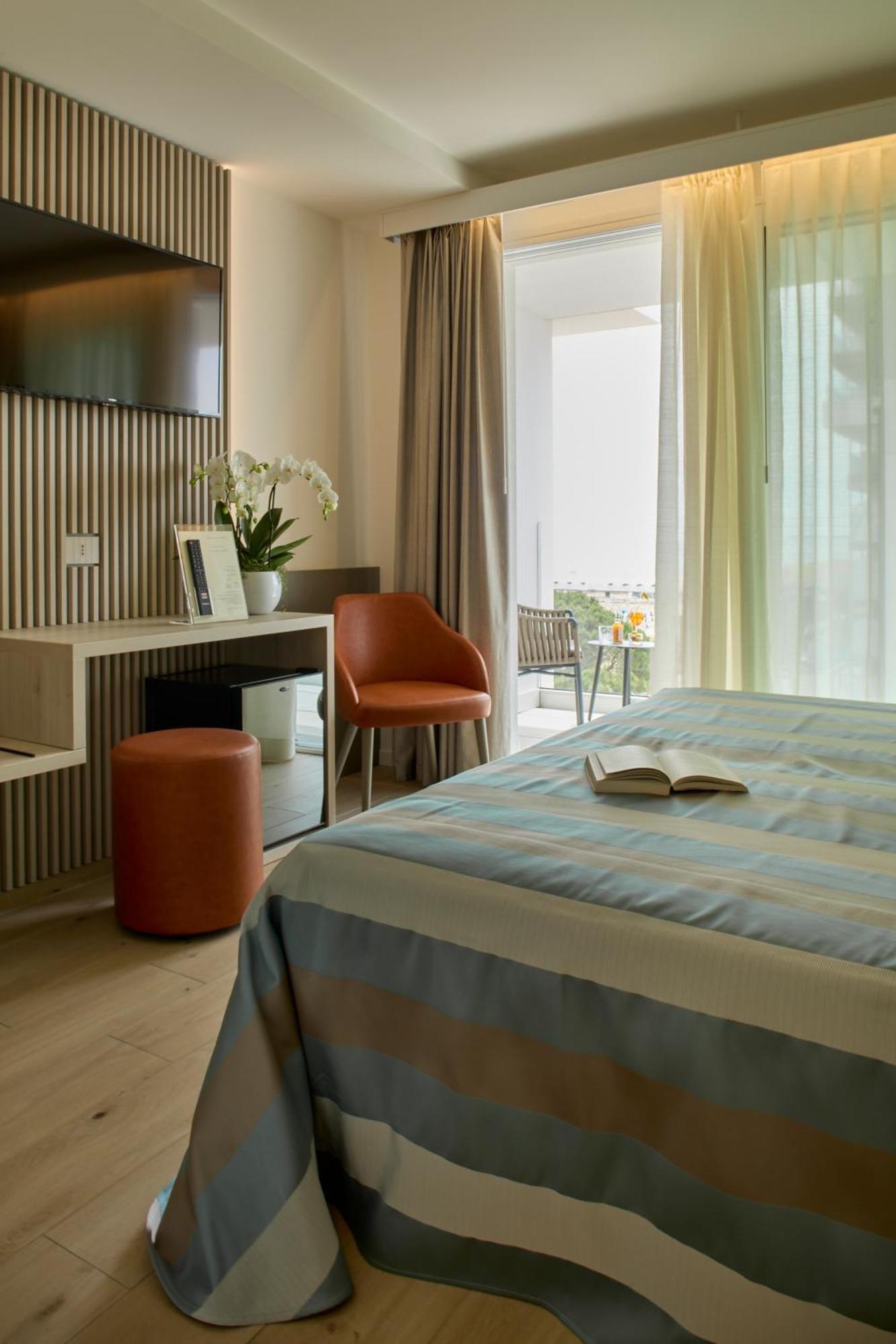 Hotel Pelikan Линяно Сабиадоро Екстериор снимка