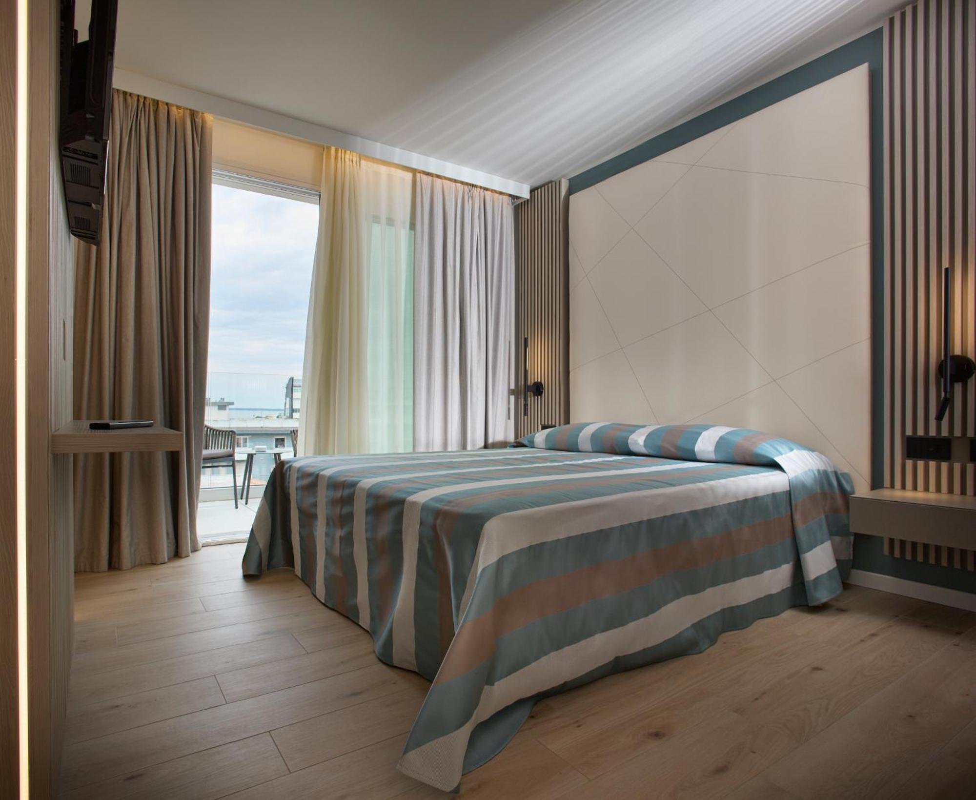 Hotel Pelikan Линяно Сабиадоро Екстериор снимка