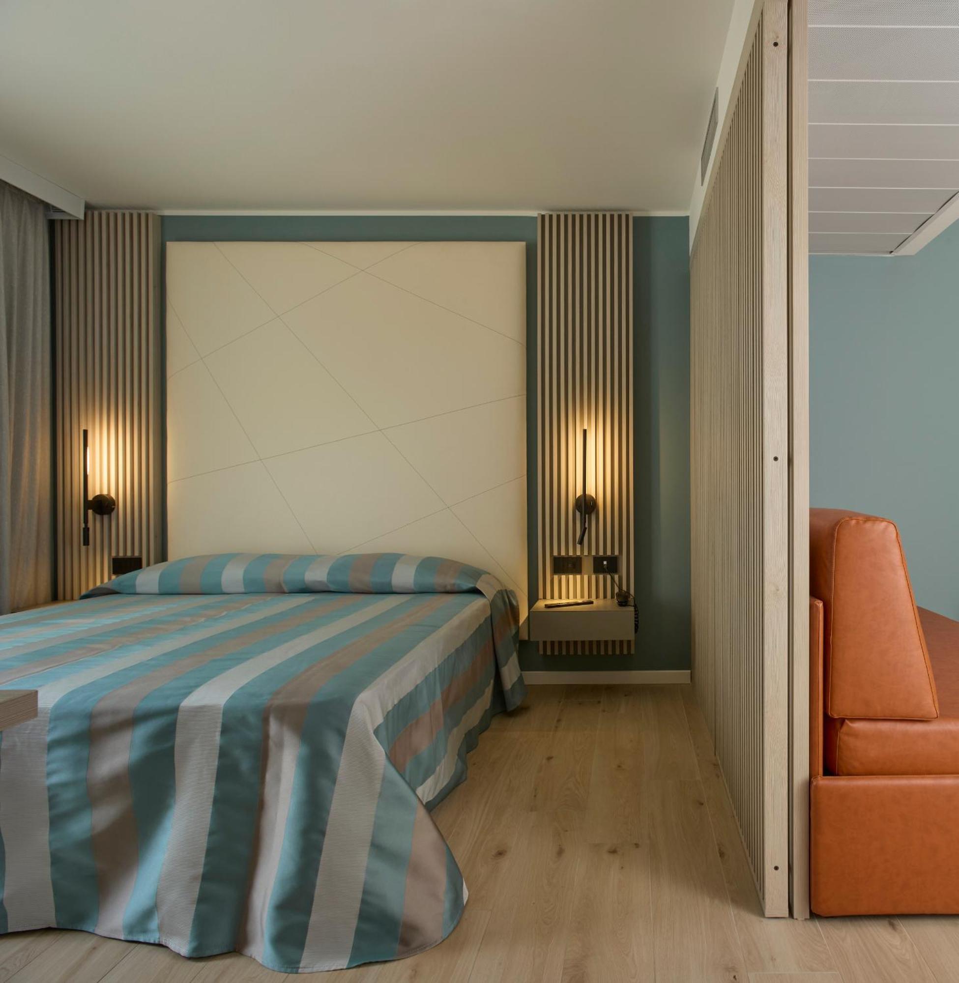 Hotel Pelikan Линяно Сабиадоро Екстериор снимка