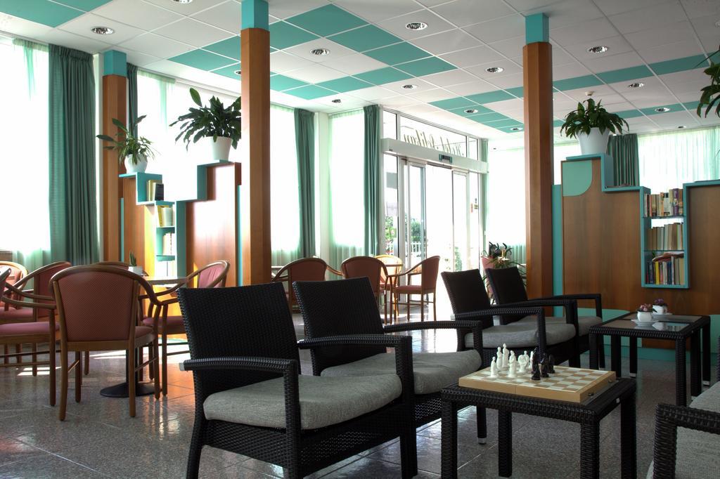 Hotel Pelikan Линяно Сабиадоро Екстериор снимка